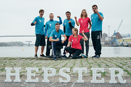 https://hepster-product-production.cdn.prismic.io/hepster-product-production/81c27836f6cb43112df3ed33e5ccdc6374206d13_arbeiten-bei-hepster-4.jpg